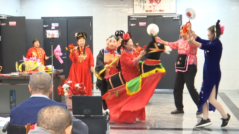 “剧场”搬进养老院 敬老月歌声暖人心