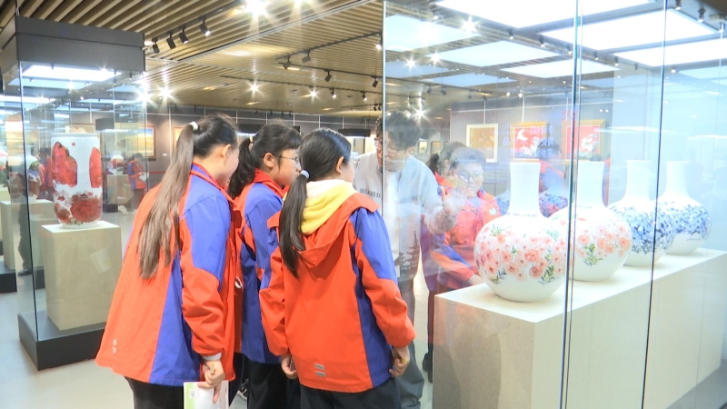 瓷道有道 李砚祖教授艺术作品家乡汇报展落幕