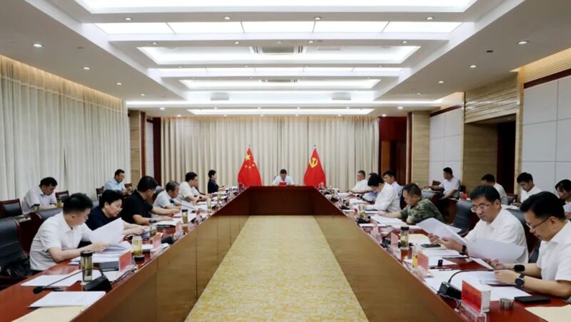 市委常委会召开会议 聚精会神抓发展 全力打好收官战