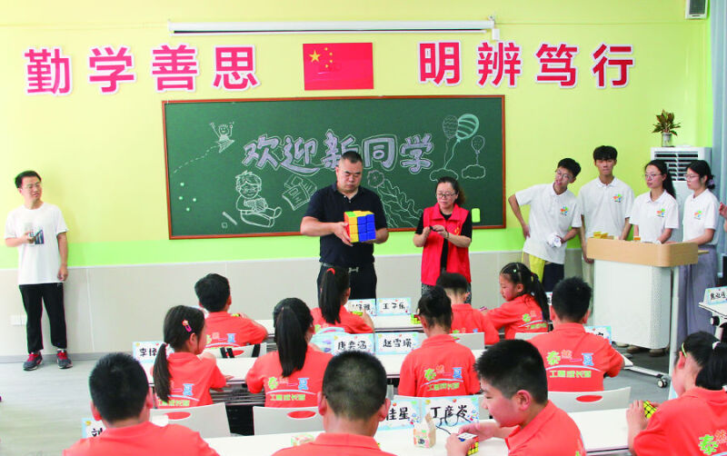 市总工会职工子女暑托班开班