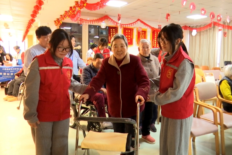 学雷锋纪念日：青春志愿行温暖“夕阳红”